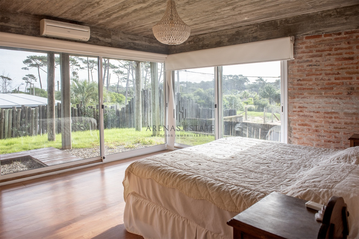 Casa ID.3304 - Casa en Venta de 4 dormitorios en Chihuahua , Punta del este 