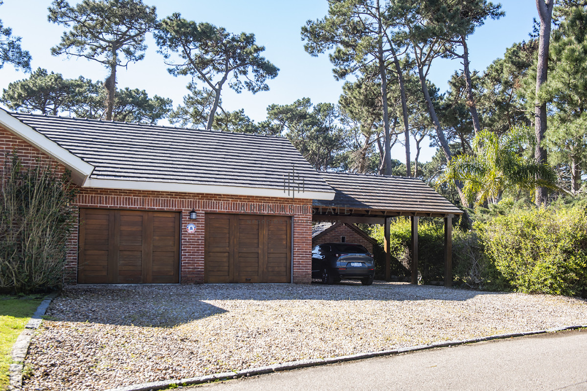Casa ID.3957 - Vende casa en Playa Mansa, Punta del Este