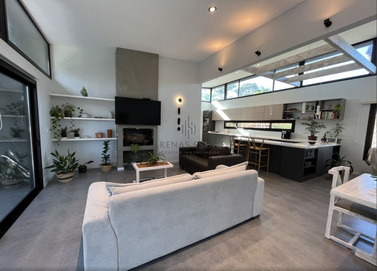 Casa ID.2909 - Vende casa en espectacular estado, Punta del Este 
