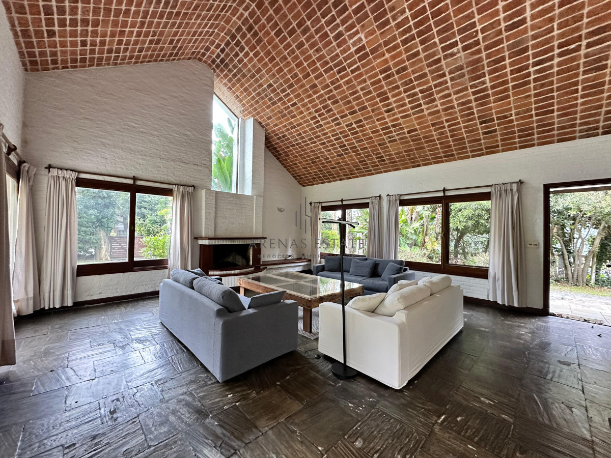 Casa ID.3958 - En venta casa en Barrio Golf, Punta del Este de 6 dormitorios.