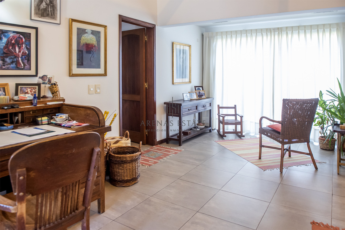 Casa ID.3957 - Vende casa en Playa Mansa, Punta del Este