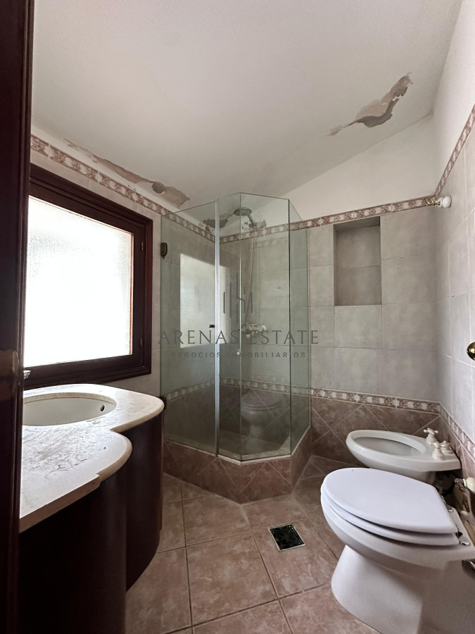 Casa ID.3958 - En venta casa en Barrio Golf, Punta del Este de 6 dormitorios.