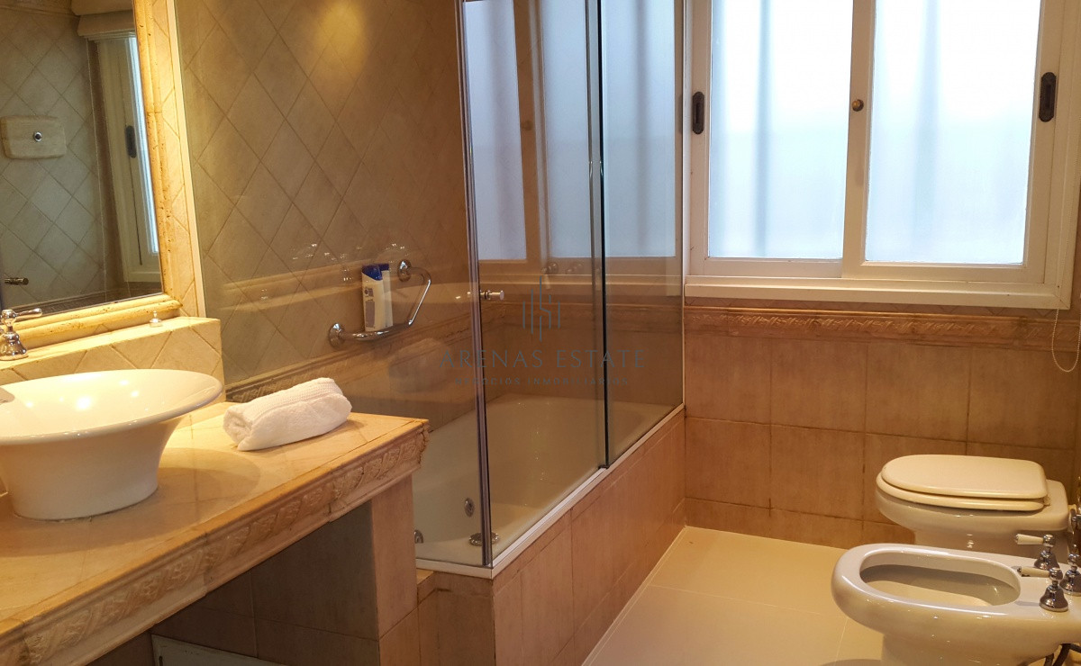Casa ID.3949 - VENDE EXCELENTE CASA DE 4 DORMITORIOS EN PLAYA MANSA, PUNTA DEL ESTE 