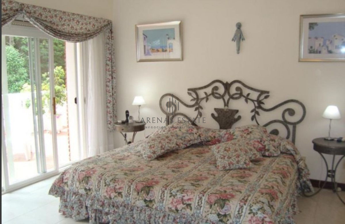 Casa ID.2865 - Hermosa casa en venta de 5 dormitorios.