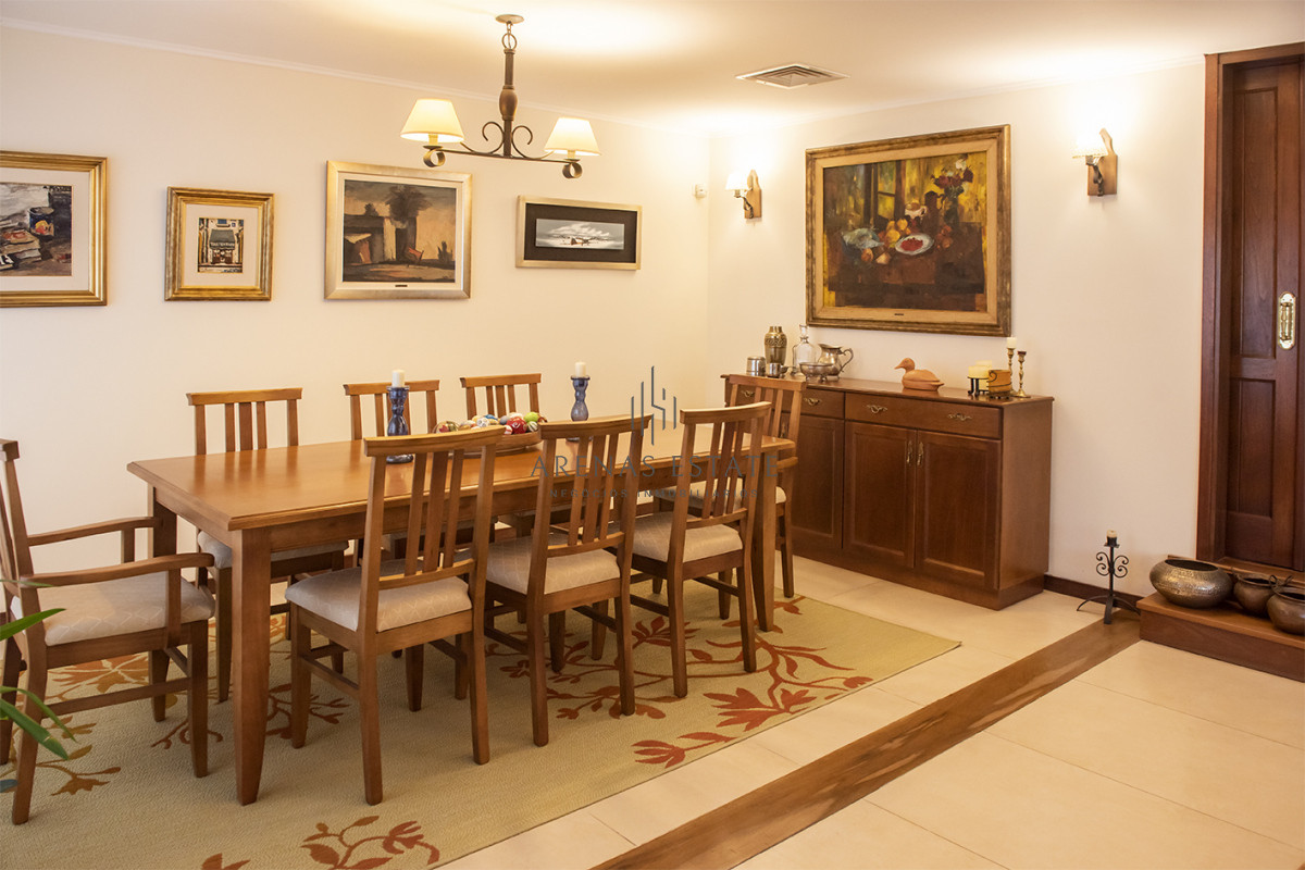 Casa ID.3957 - Vende casa en Playa Mansa, Punta del Este