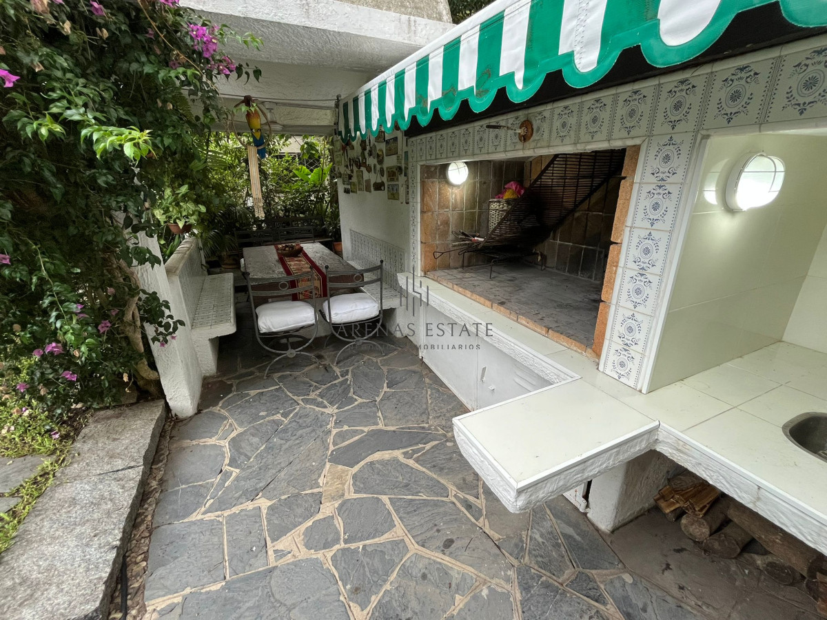 Casa ID.3951 - Hermosa Casa en venta de 4 dormitorios en Cantegril, Punta del este. 