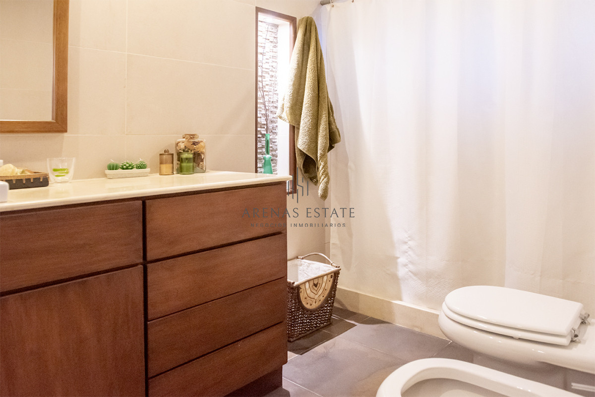 Casa ID.3957 - Vende casa en Playa Mansa, Punta del Este
