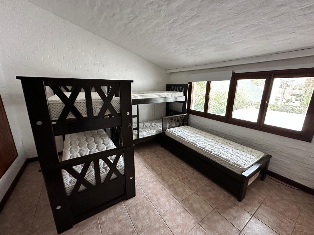 Casa ID.3958 - En venta casa en Barrio Golf, Punta del Este de 6 dormitorios.