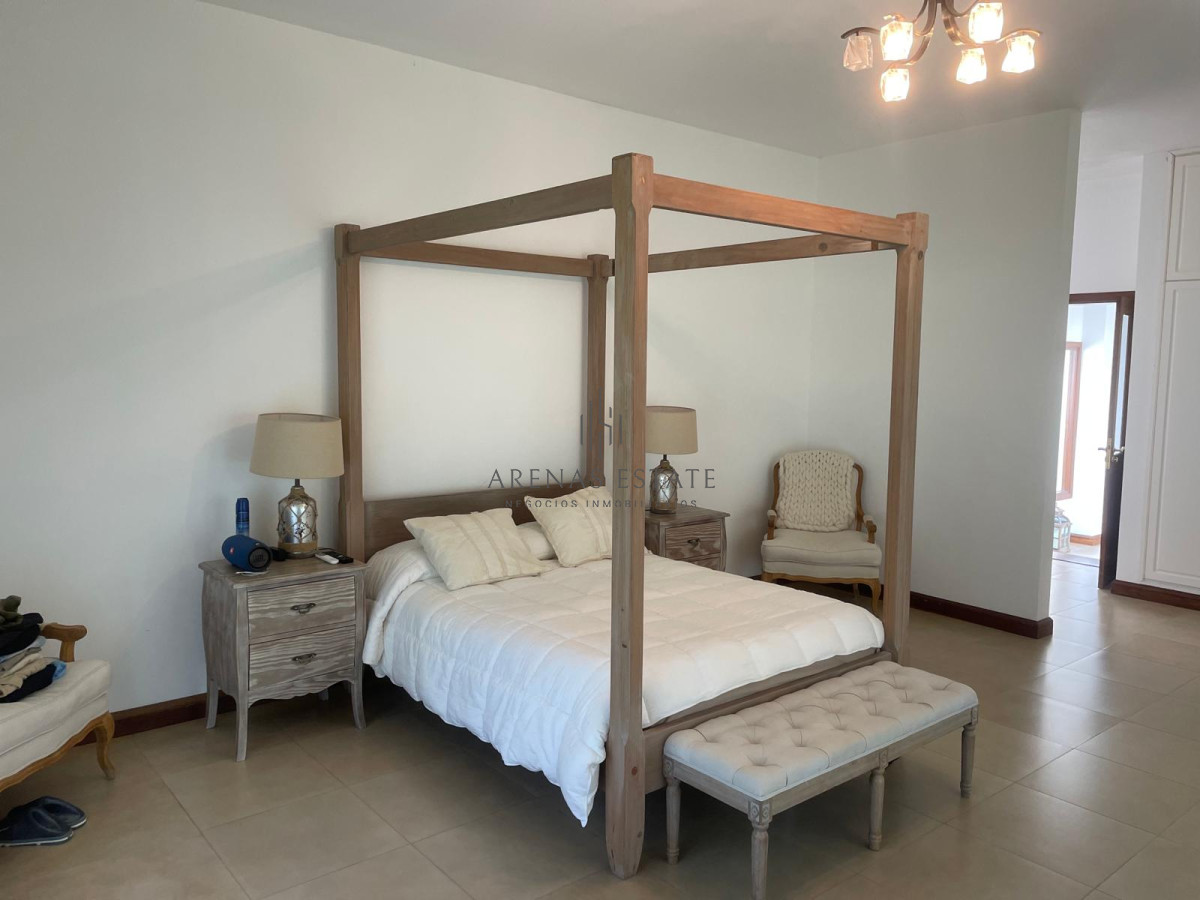 Casa ID.4007 - Vende impresionante casa en Punta Ballena de 2 dormitorios.