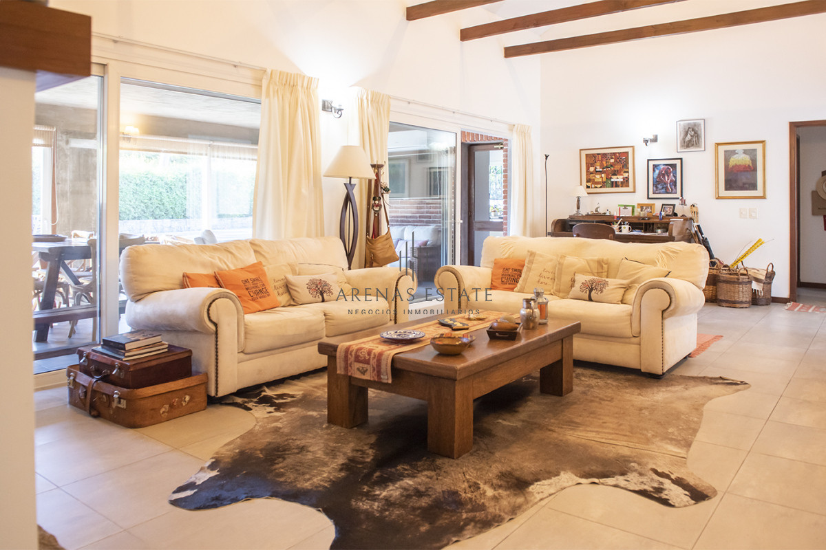 Casa ID.3957 - Vende casa en Playa Mansa, Punta del Este