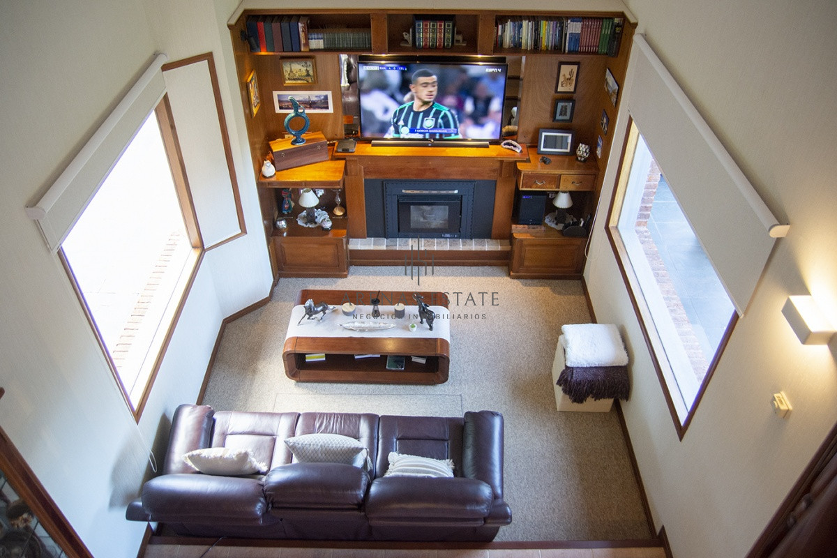 Casa ID.2838 - Venta Hermosa casa de 3 dormitorios en Jardines de Córdoba, Punta del Este con pileta y barbacoa