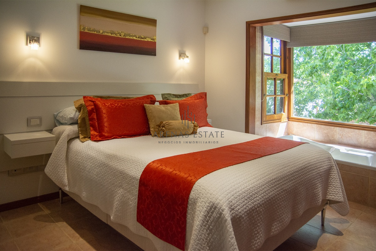 Casa ID.2838 - Venta Hermosa casa de 3 dormitorios en Jardines de Córdoba, Punta del Este con pileta y barbacoa