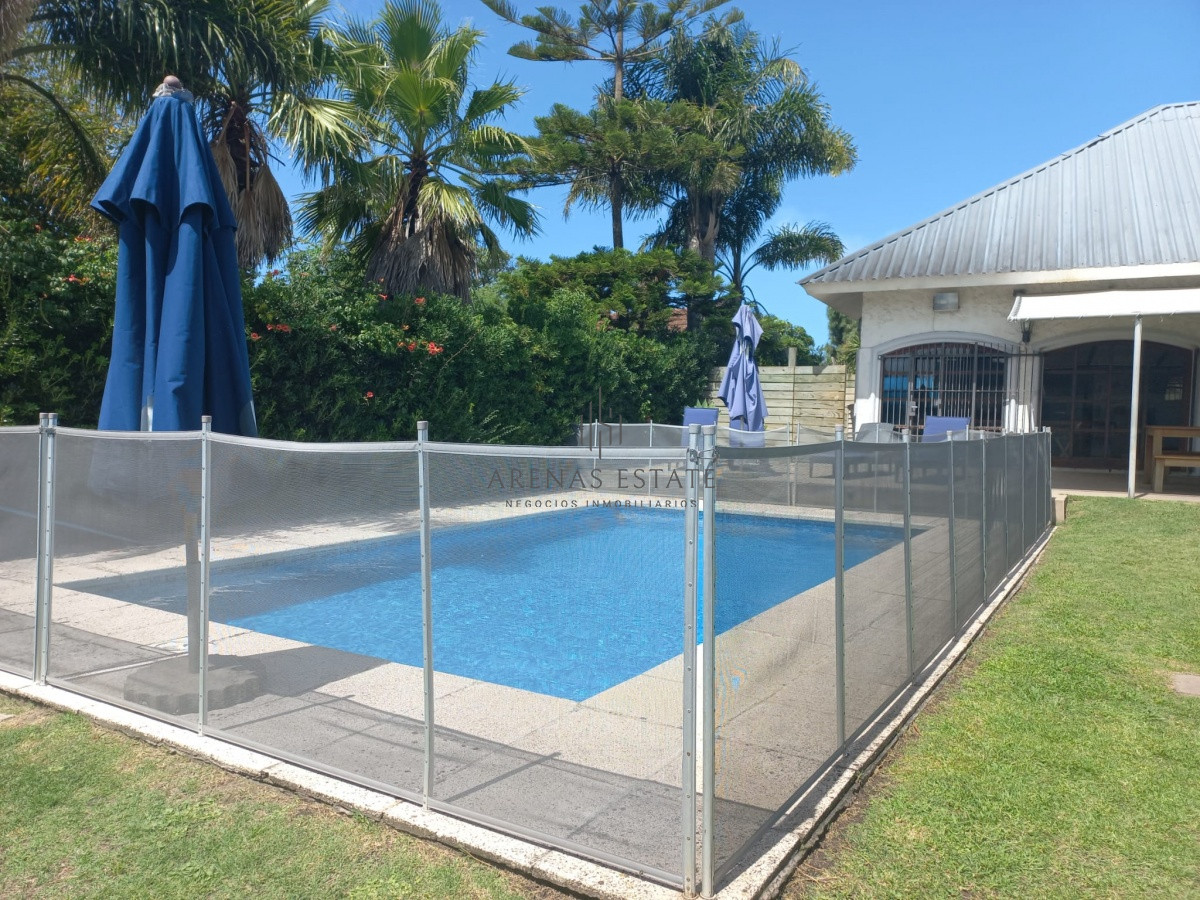Casa ID.2436 - Vende casa de 3 dormitorios totalmente reformada. Con piscina climatizada. Cerca de colegios, Punta del Este 