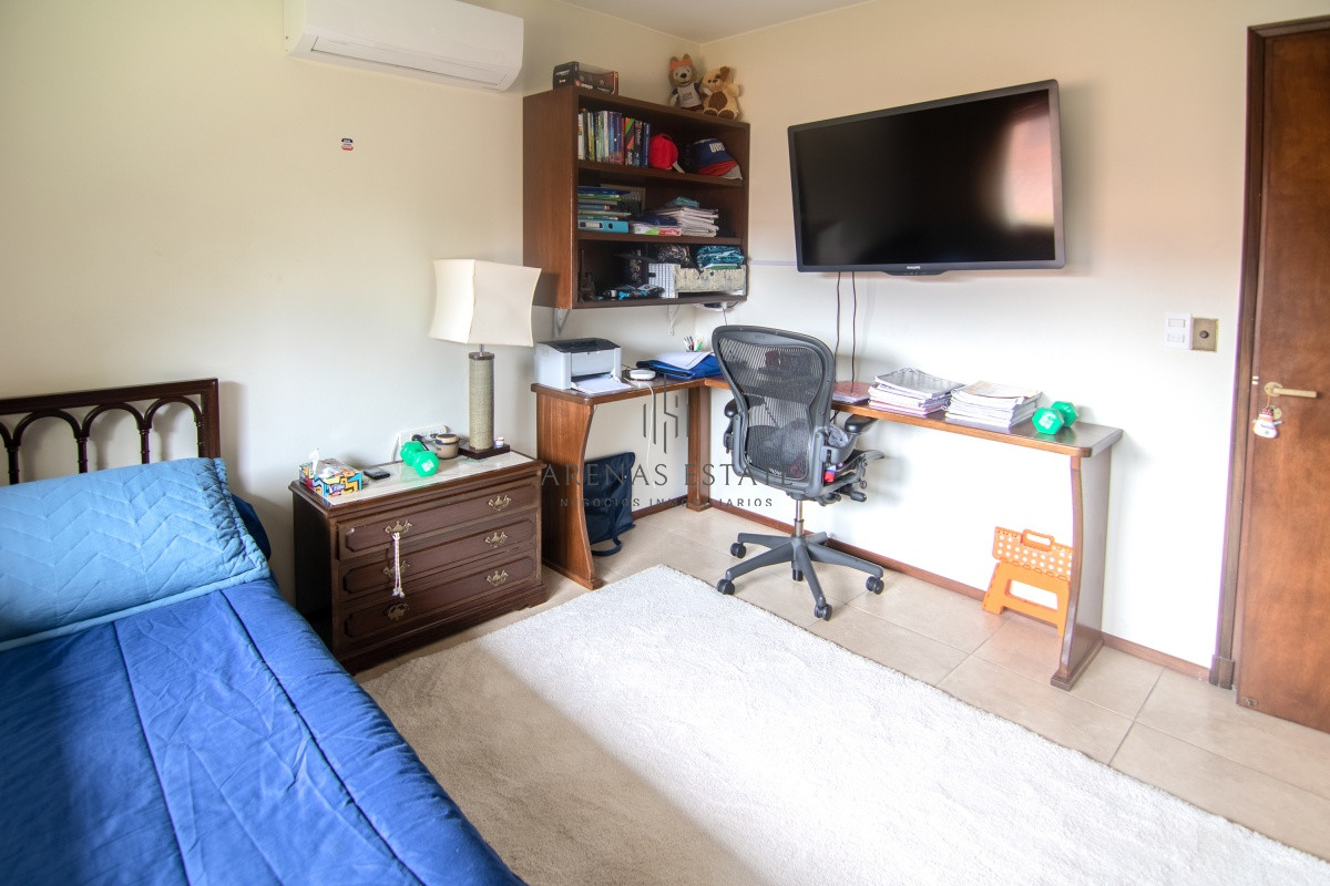 Casa ID.2870 - Casa de gran tamaño ubicada en zona de paz y tranquilidad.