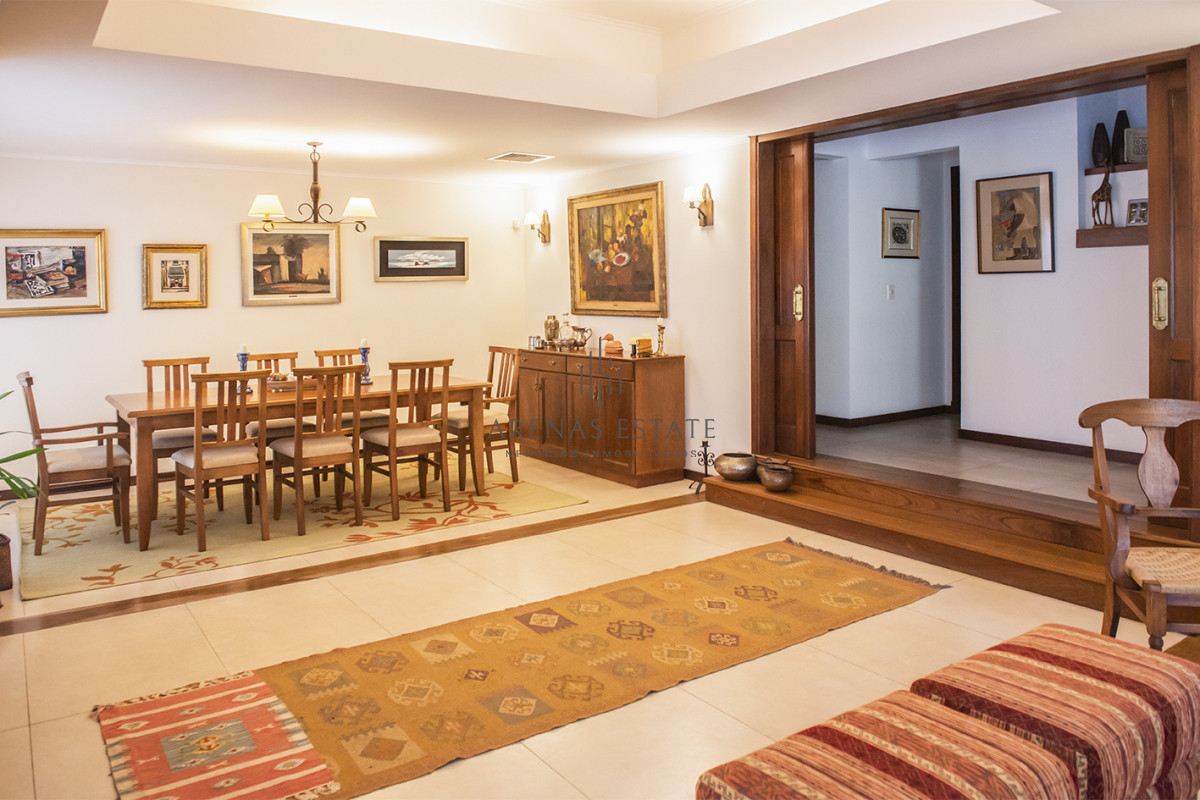 Casa ID.3957 - Vende casa en Playa Mansa, Punta del Este