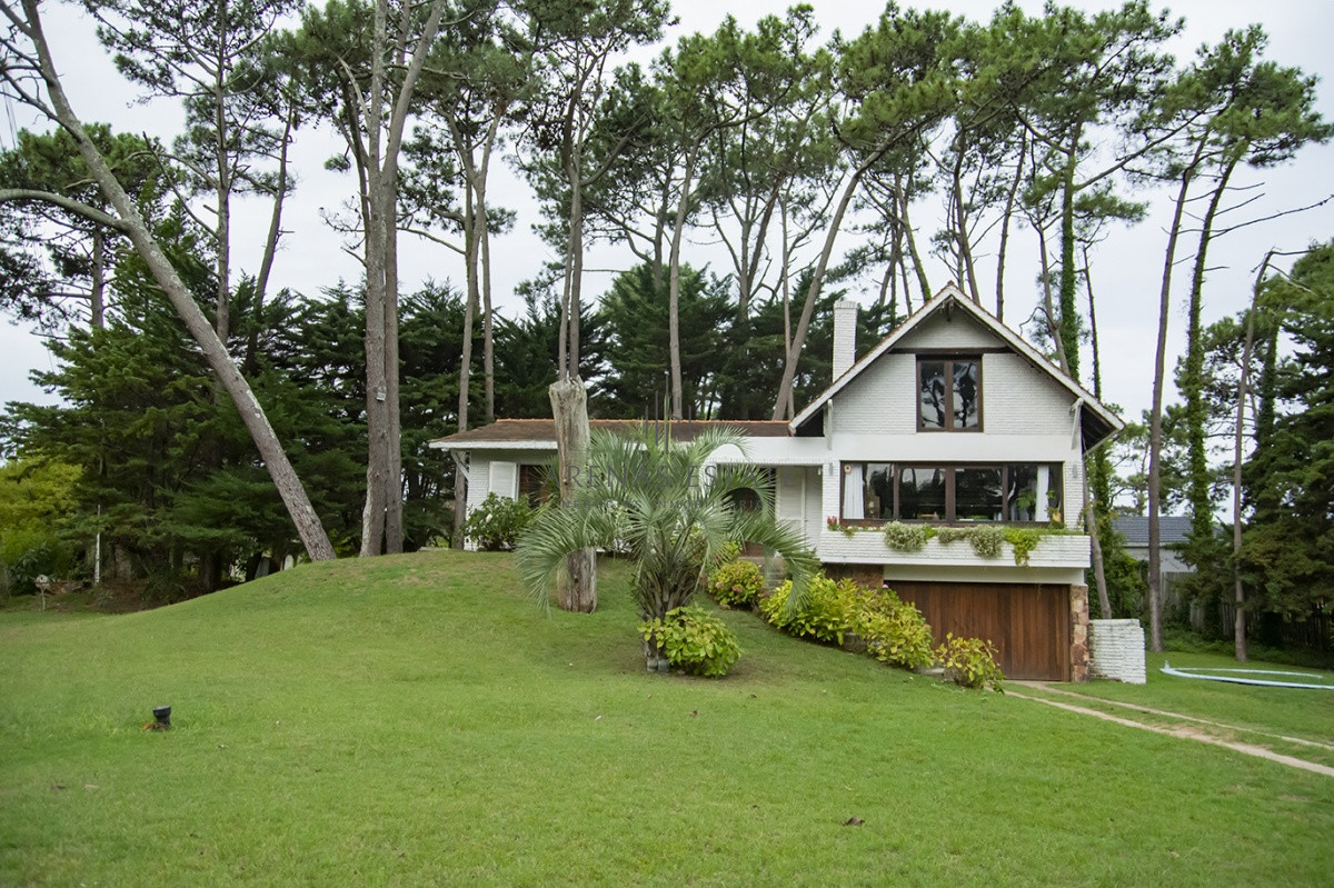 Casa ID.2430 - Hermosa casa de solida construcción, en San Rafael.