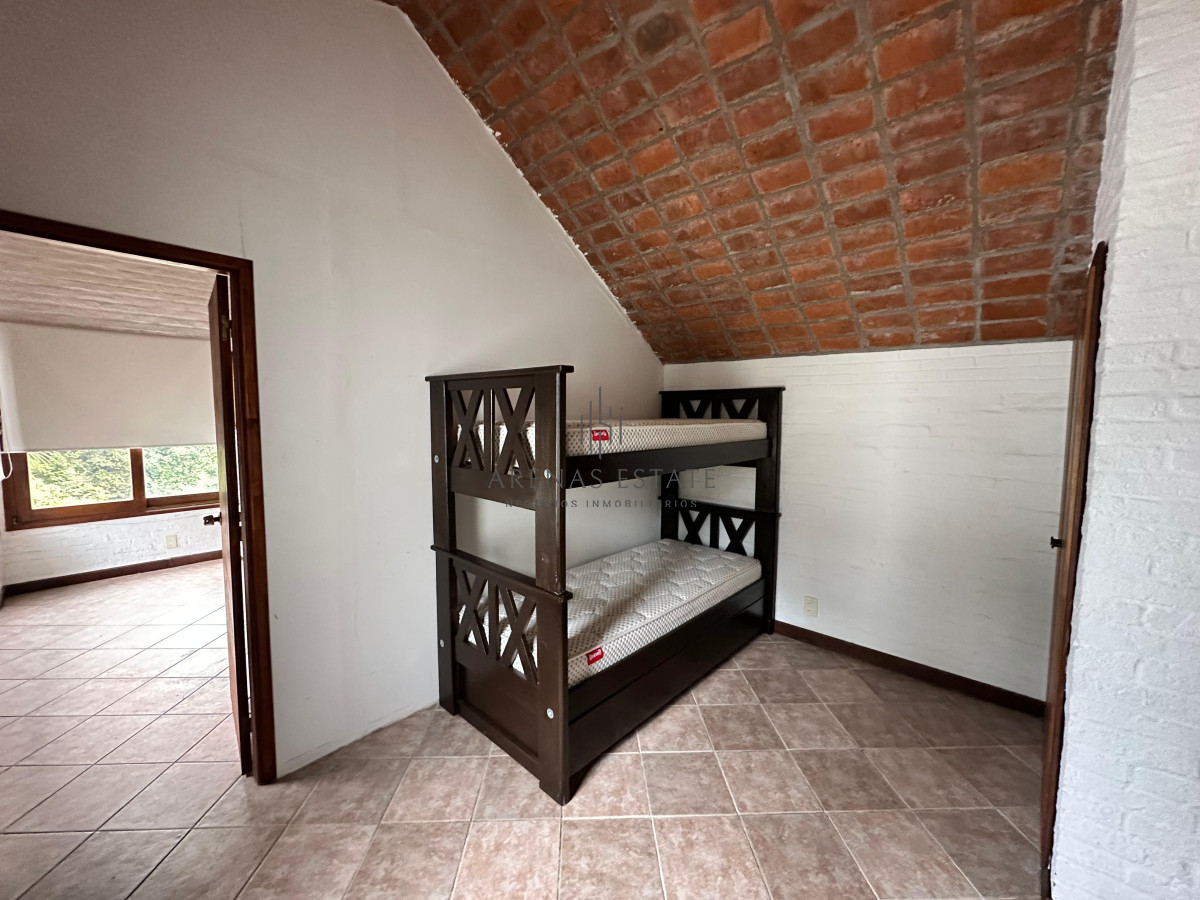 Casa ID.3958 - En venta casa en Barrio Golf, Punta del Este de 6 dormitorios.