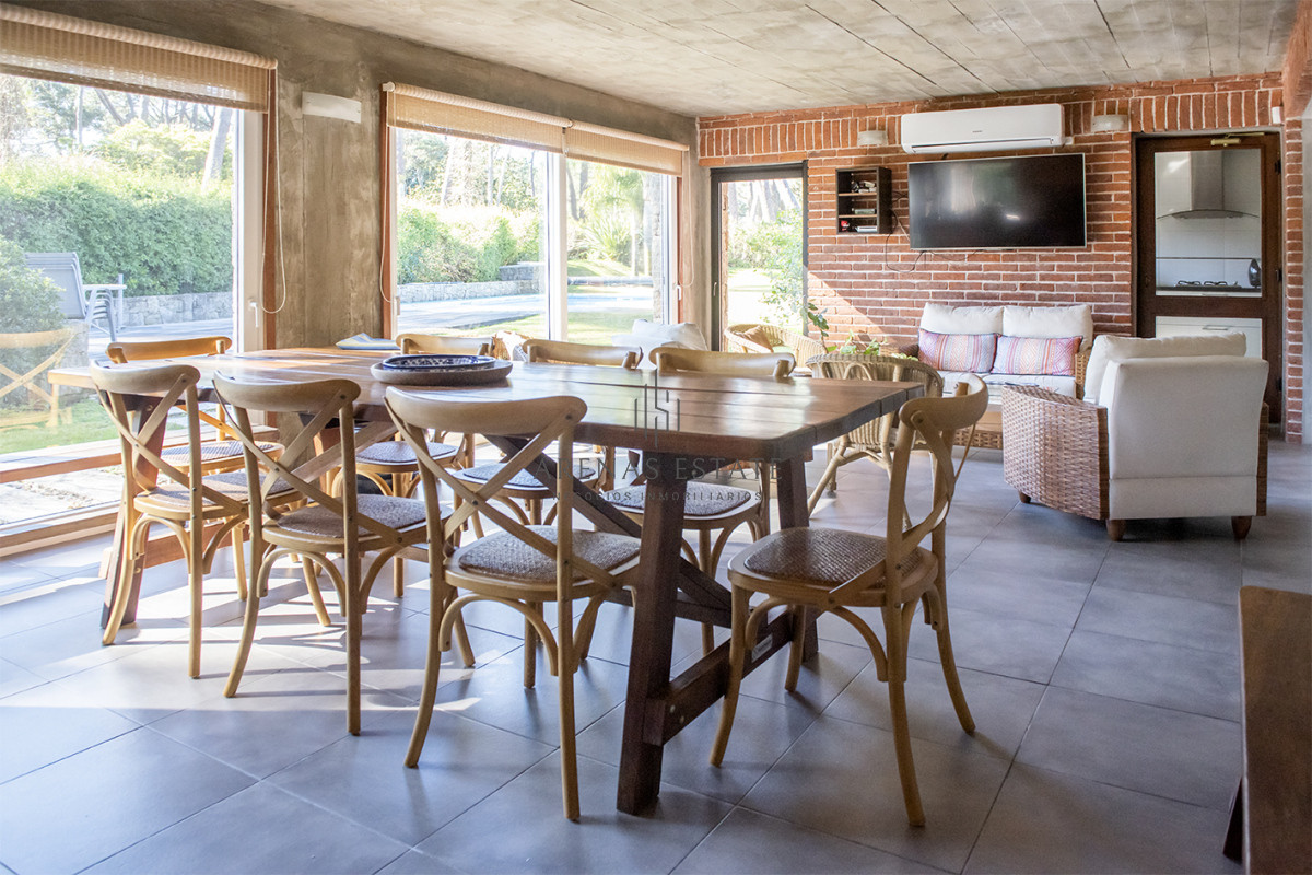 Casa ID.3957 - Vende casa en Playa Mansa, Punta del Este