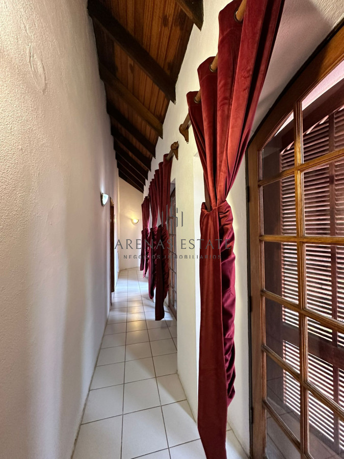 Casa ID.2954 - Vende casa de 4 dormitorios con piscina y gran parque en Golf, Punta del Este