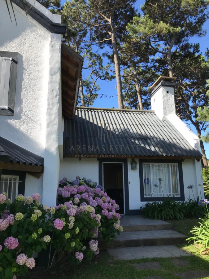 Casa ID.2839 - Casa en Venta de 3 dormitorios en Aidy Grill , Punta del este 