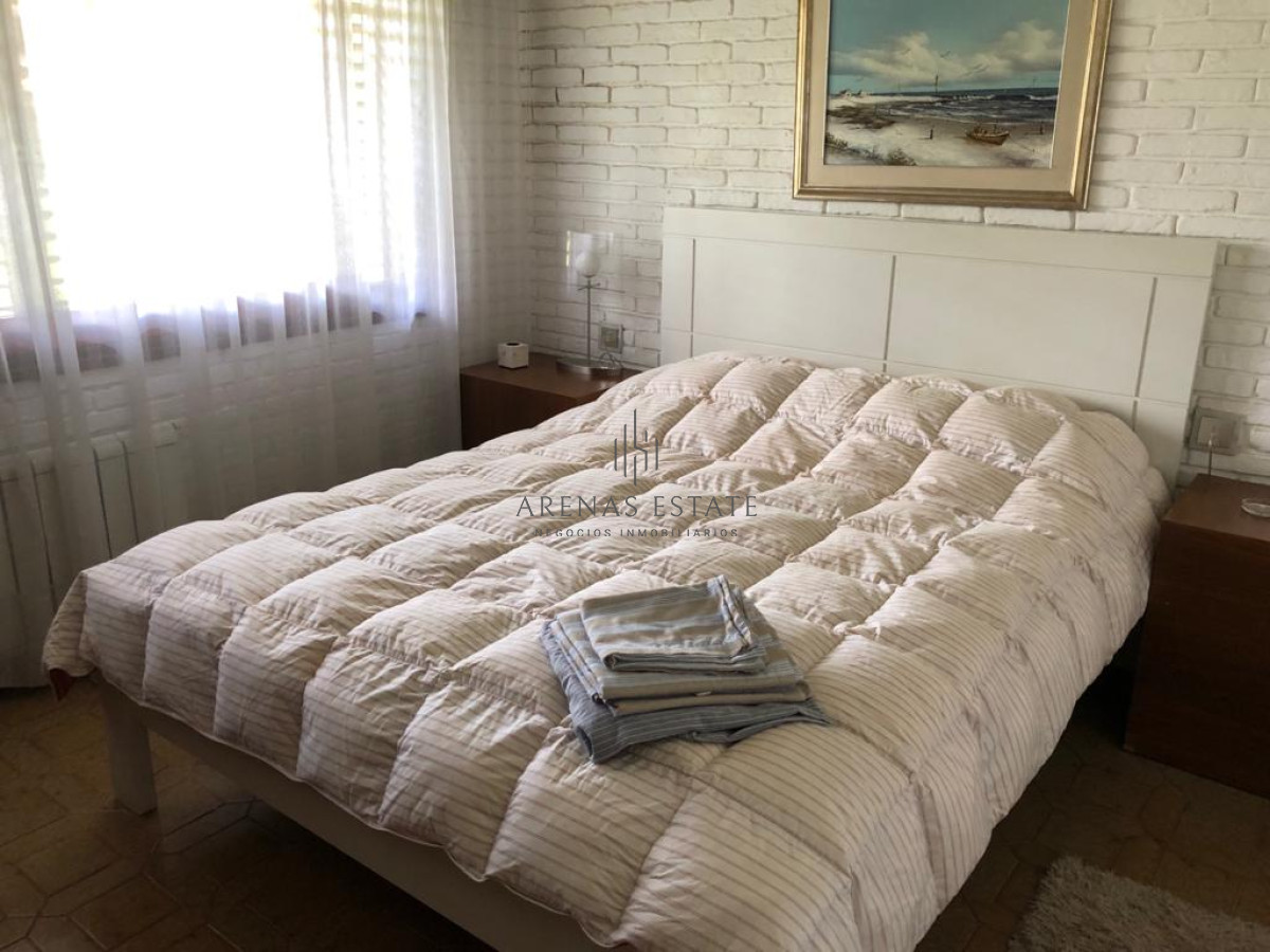 Casa ID.2871 - Muy buena propiedad en venta, 5 dormitorios en barrio Cantegril, Punta del Este 