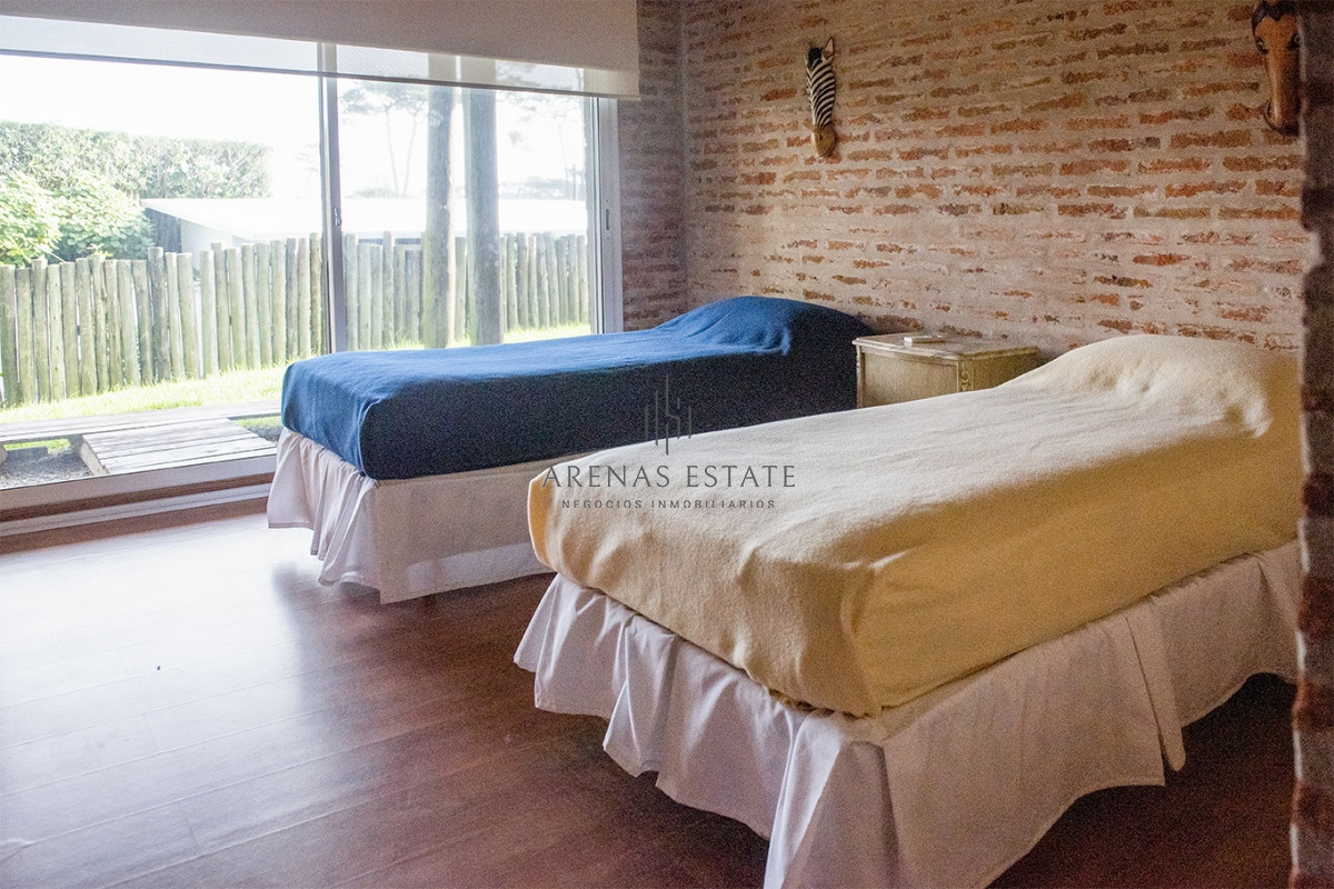 Casa ID.3304 - Casa en Venta de 4 dormitorios en Chihuahua , Punta del este 