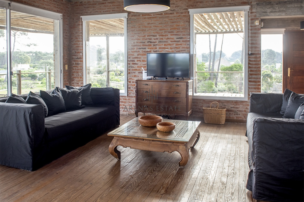 Casa ID.3304 - Casa en Venta de 4 dormitorios en Chihuahua , Punta del este 