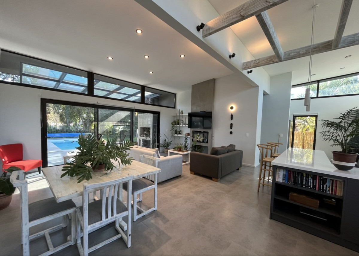Casa ID.2909 - Vende casa en espectacular estado, Punta del Este 