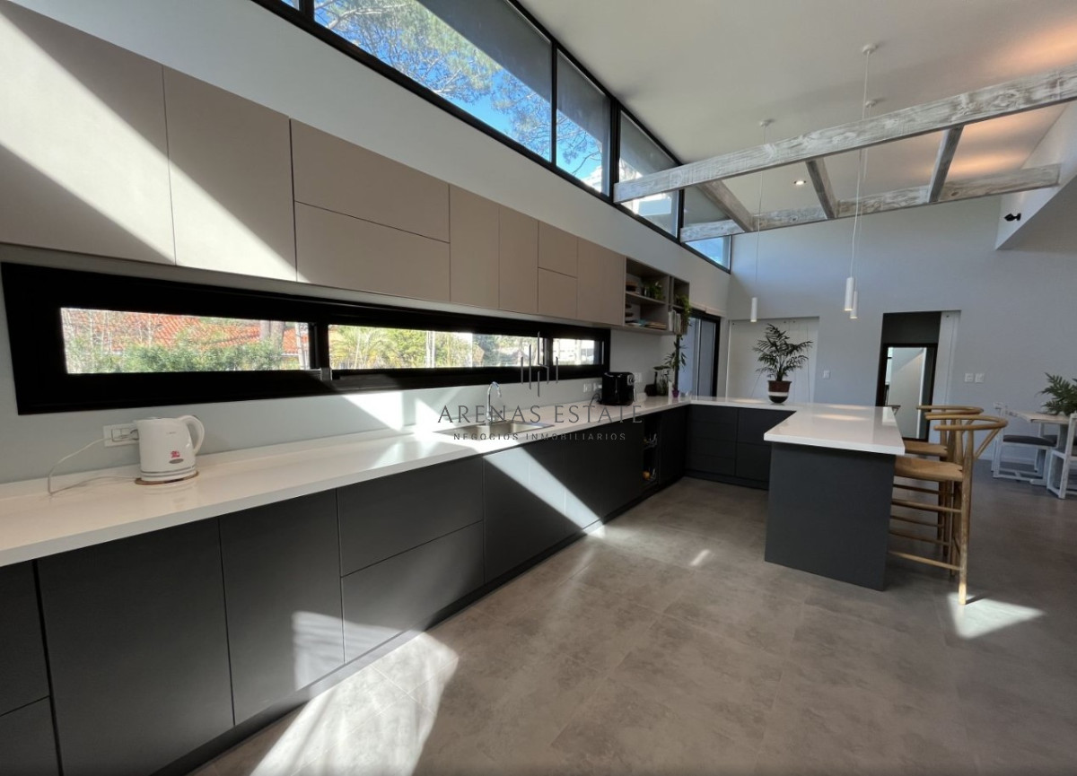 Casa ID.2909 - Vende casa en espectacular estado, Punta del Este 