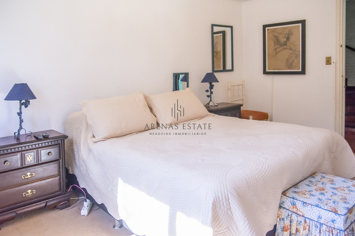 Casa ID.2421 - VENDE CASA DE 3 DORMITORIOS EN PLAYA MANSA, CON AMPLIO TERRENO EN PUNTA DEL ESTE