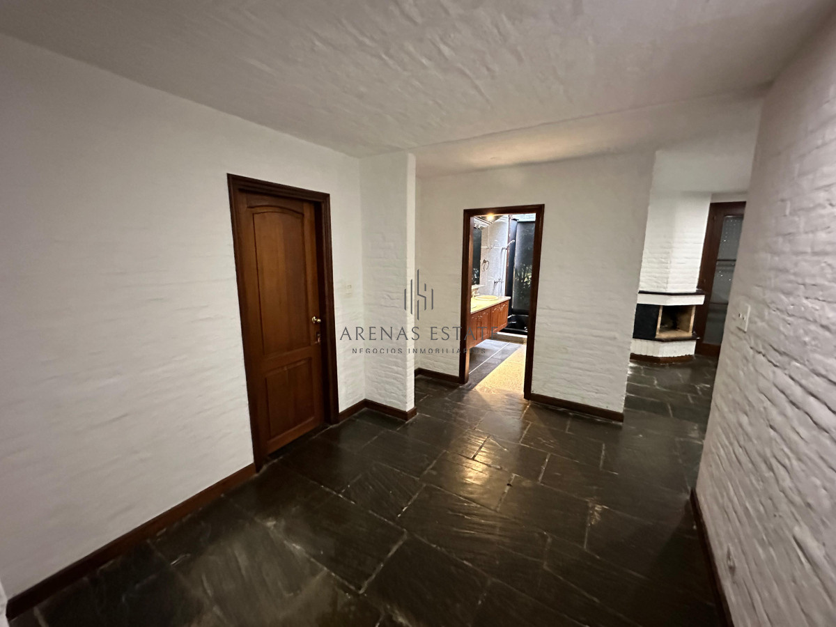 Casa ID.3958 - En venta casa en Barrio Golf, Punta del Este de 6 dormitorios.