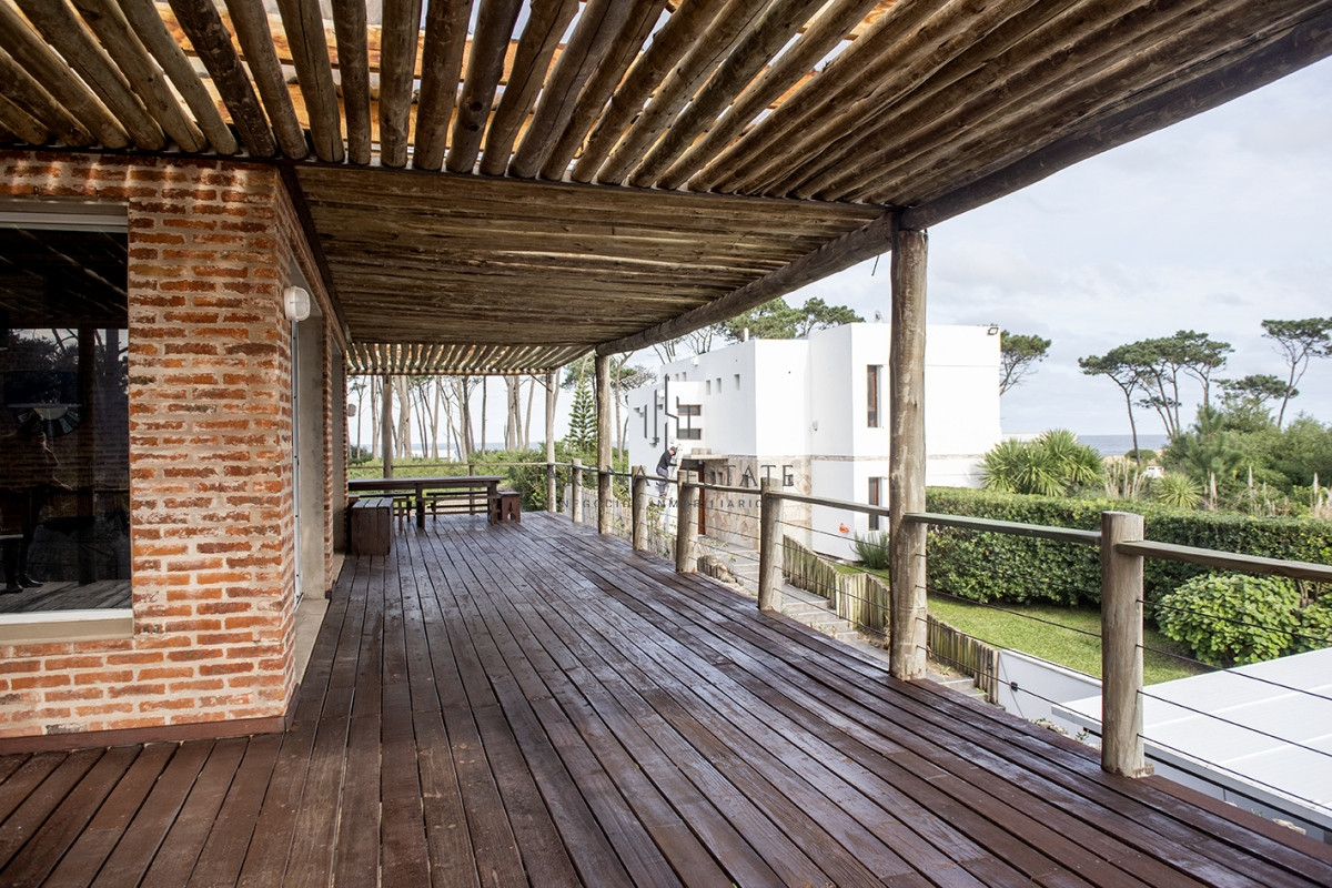 Casa ID.3304 - Casa en Venta de 4 dormitorios en Chihuahua , Punta del este 