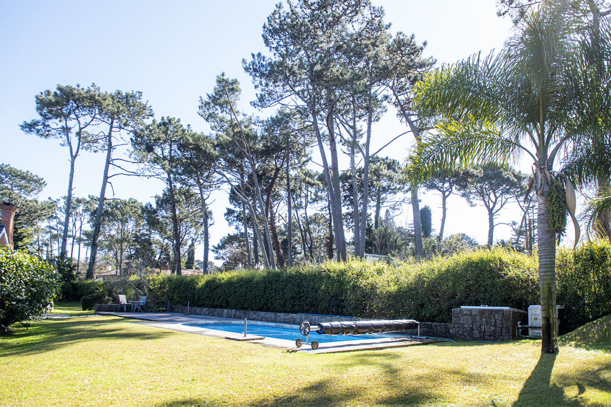 Casa ID.3957 - Vende casa en Playa Mansa, Punta del Este