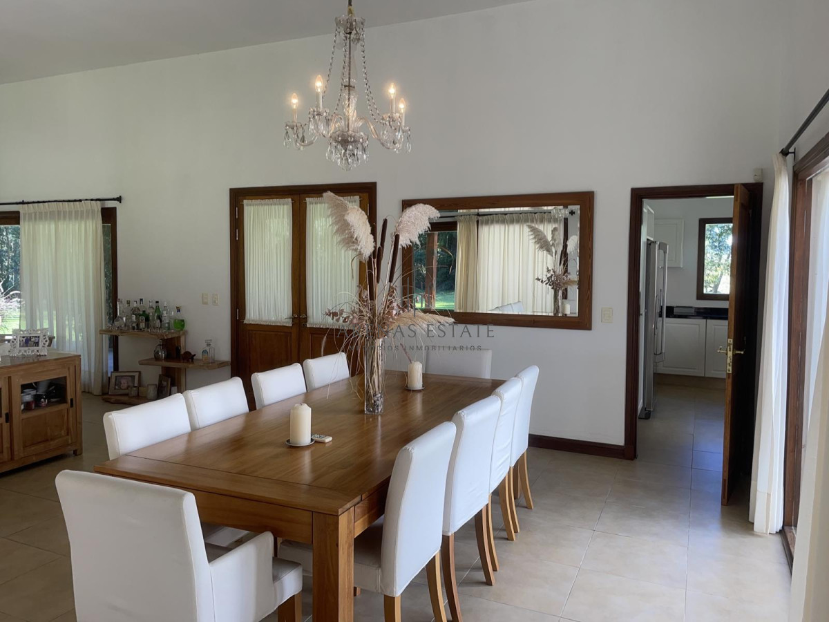 Casa ID.4007 - Vende impresionante casa en Punta Ballena de 2 dormitorios.