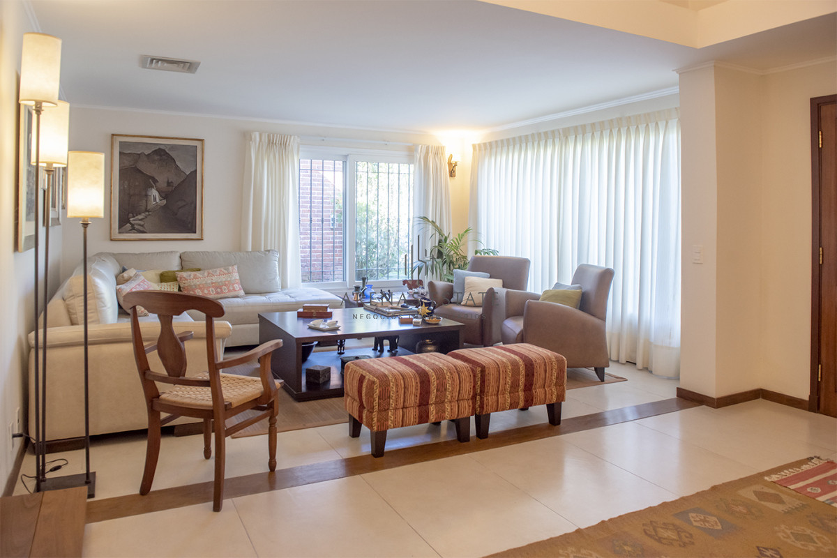 Casa ID.3957 - Vende casa en Playa Mansa, Punta del Este