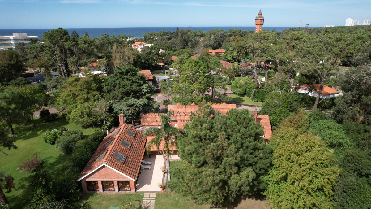 Casa ID.2387 - Propiedad exclusiva ubicada en Golf, Punta del este 
