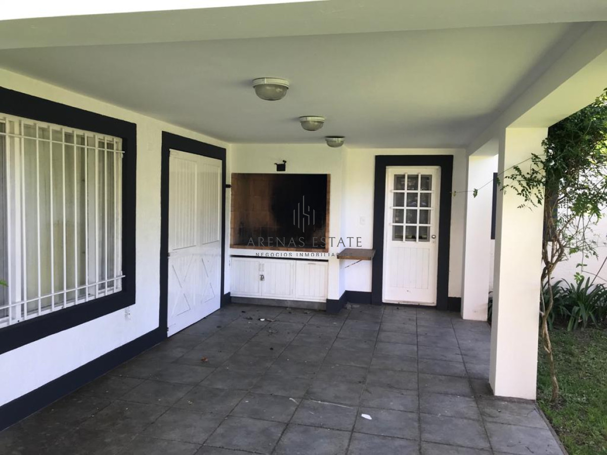 Casa ID.2839 - Casa en Venta de 3 dormitorios en Aidy Grill , Punta del este 