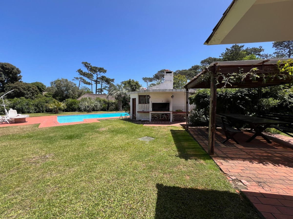 Casa ID.3260 - Vende casa de 3 dormitorios en Playa Brava, Punta del Este
