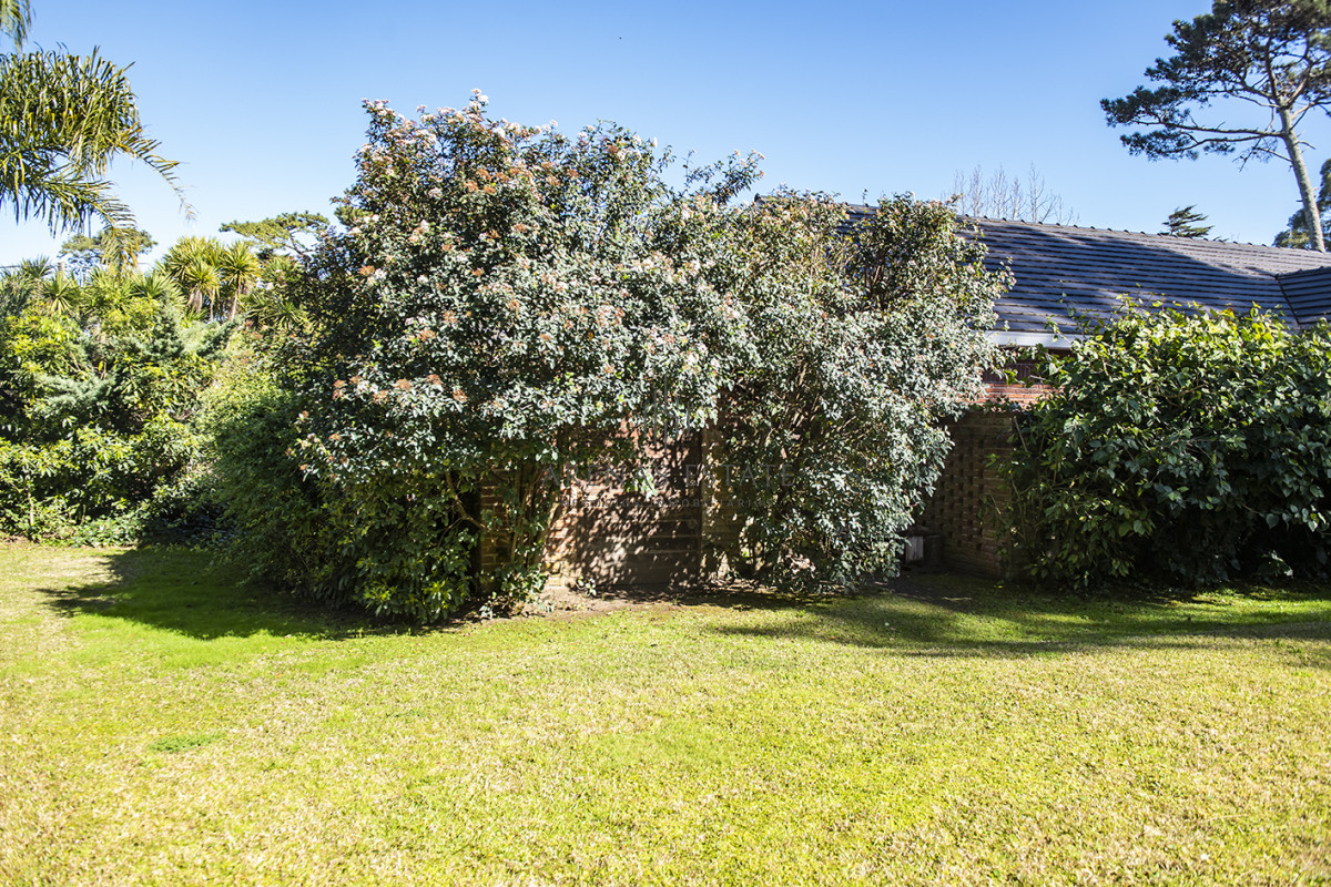 Casa ID.3957 - Vende casa en Playa Mansa, Punta del Este