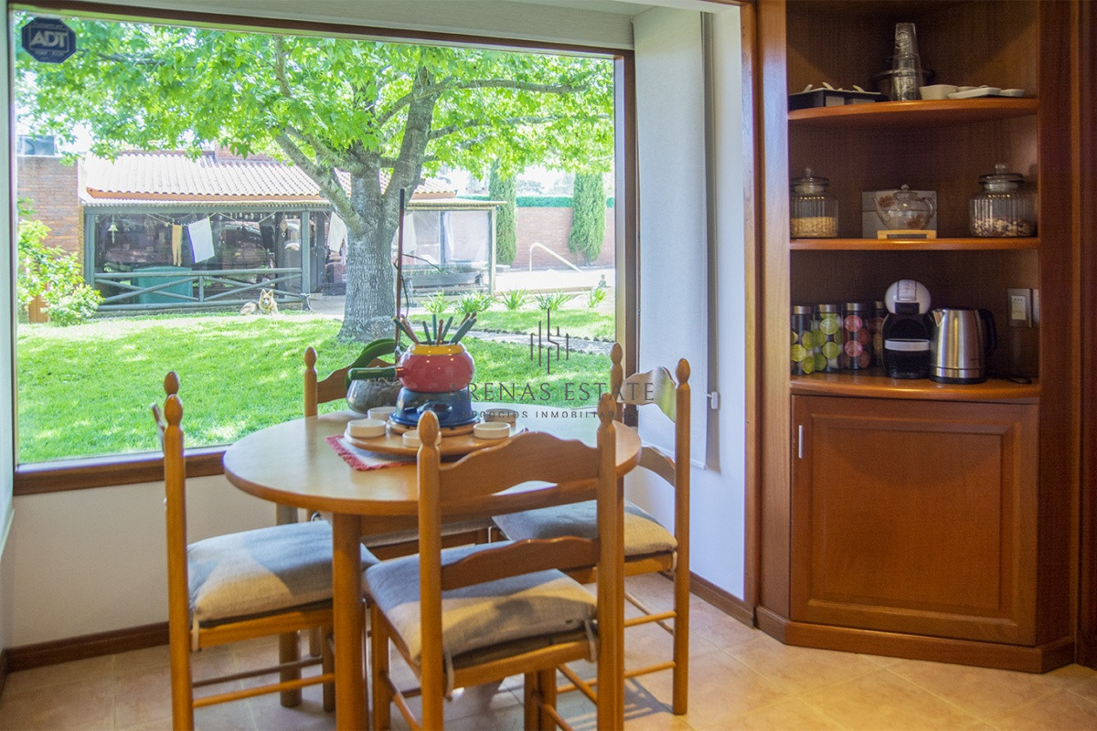 Casa ID.2838 - Venta Hermosa casa de 3 dormitorios en Jardines de Córdoba, Punta del Este con pileta y barbacoa