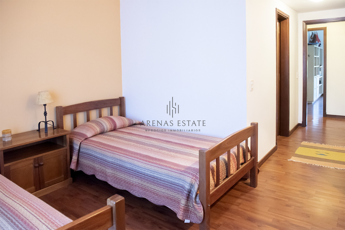 Casa ID.3957 - Vende casa en Playa Mansa, Punta del Este