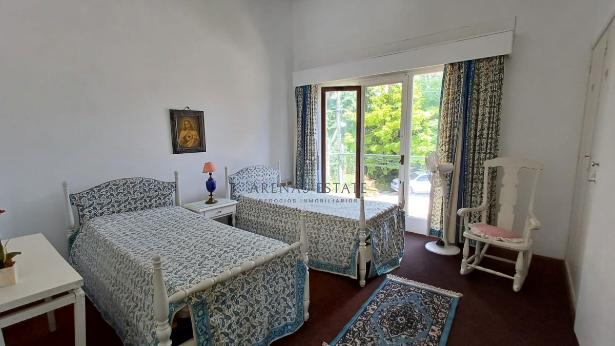 Casa ID.2201 - Vende Casa en Zona comercial en Lugano - Punta del Este