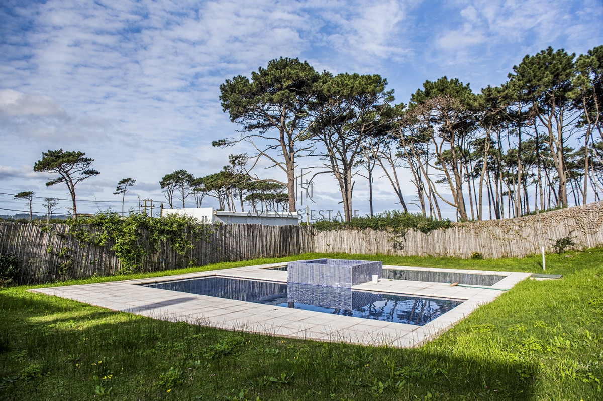 Casa ID.3304 - Casa en Venta de 4 dormitorios en Chihuahua , Punta del este 