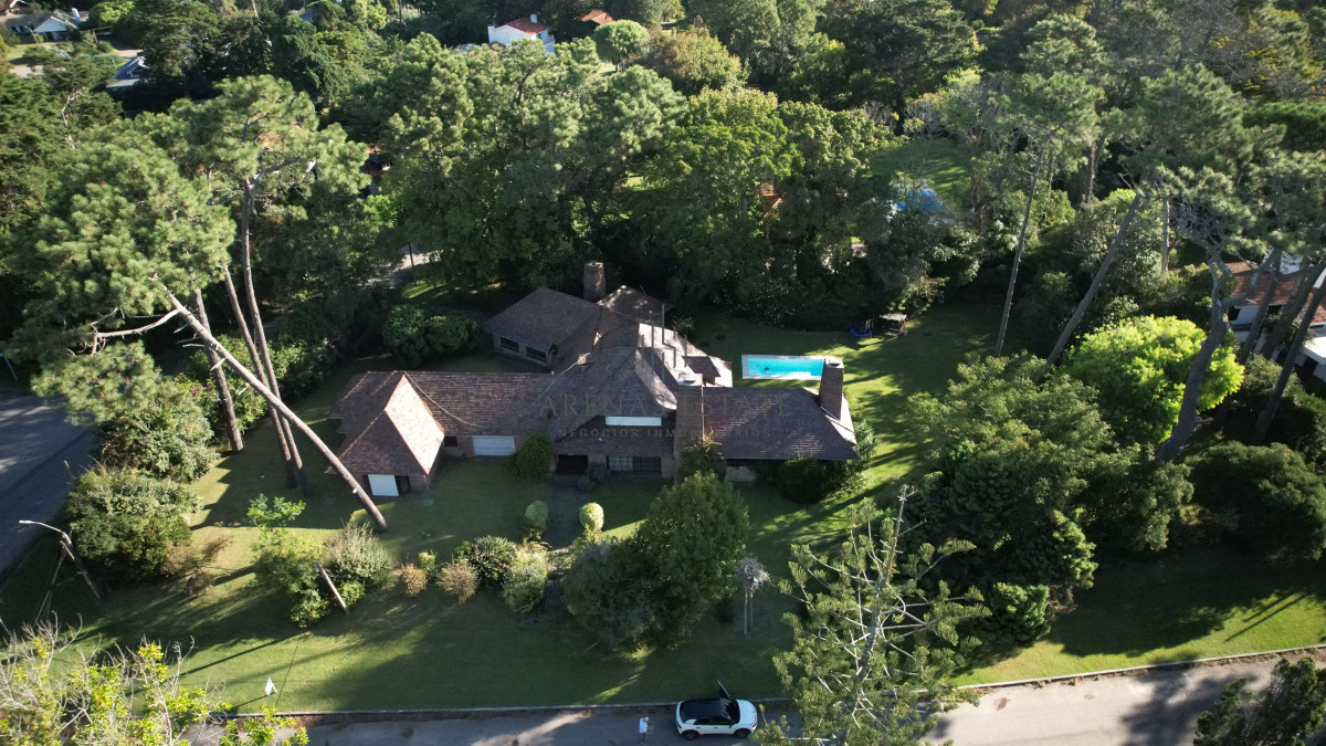 Casa ID.3955 - Hermosa mansión en Golf de 6 dormitorios , Punta del Este