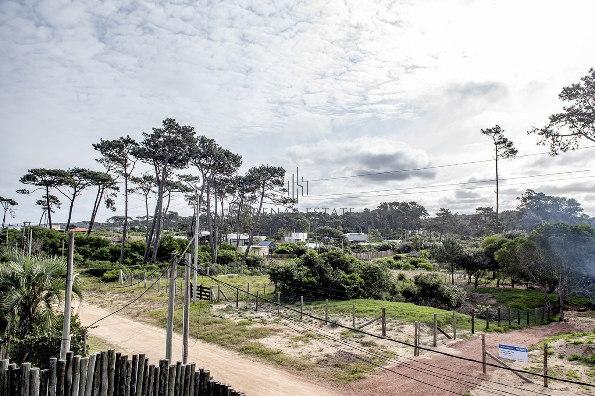 Casa ID.3304 - Casa en Venta de 4 dormitorios en Chihuahua , Punta del este 