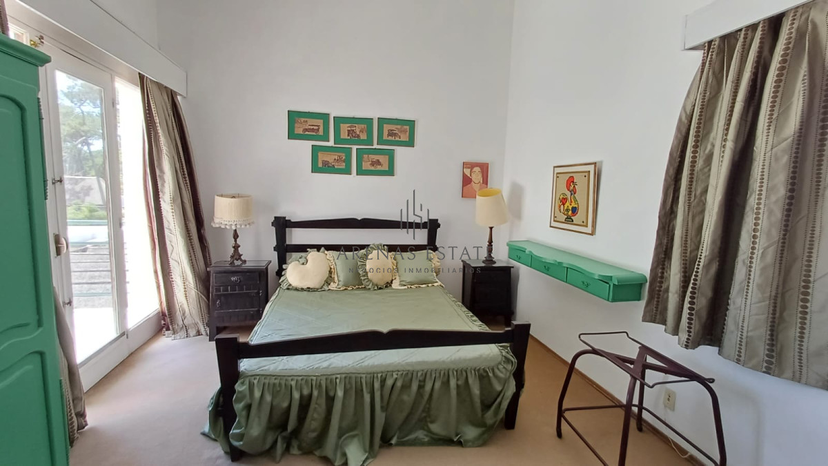 Casa ID.2201 - Vende Casa en Zona comercial en Lugano - Punta del Este