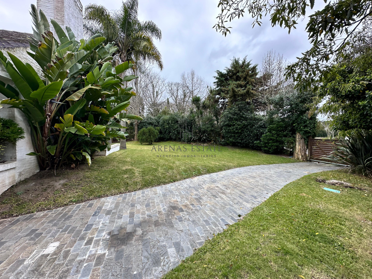 Casa ID.3958 - En venta casa en Barrio Golf, Punta del Este de 6 dormitorios.
