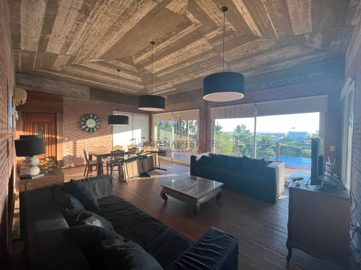 Casa ID.3304 - Casa en Venta de 4 dormitorios en Chihuahua , Punta del este 