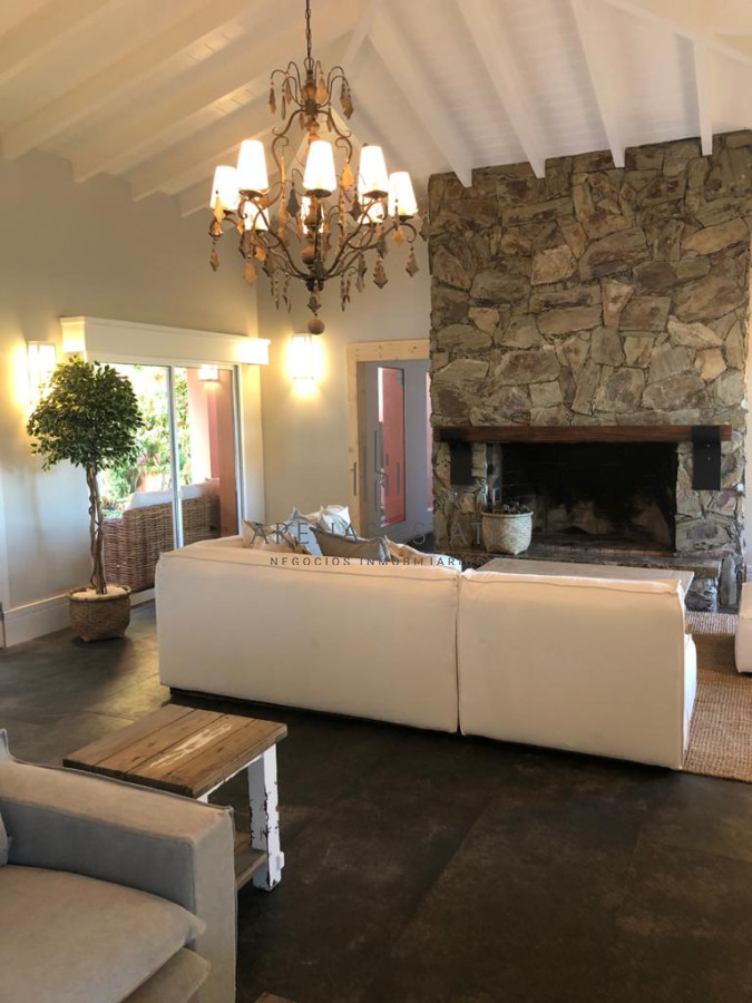 Casa ID.4008 - CASA CON ESTILO Y DISEÑO