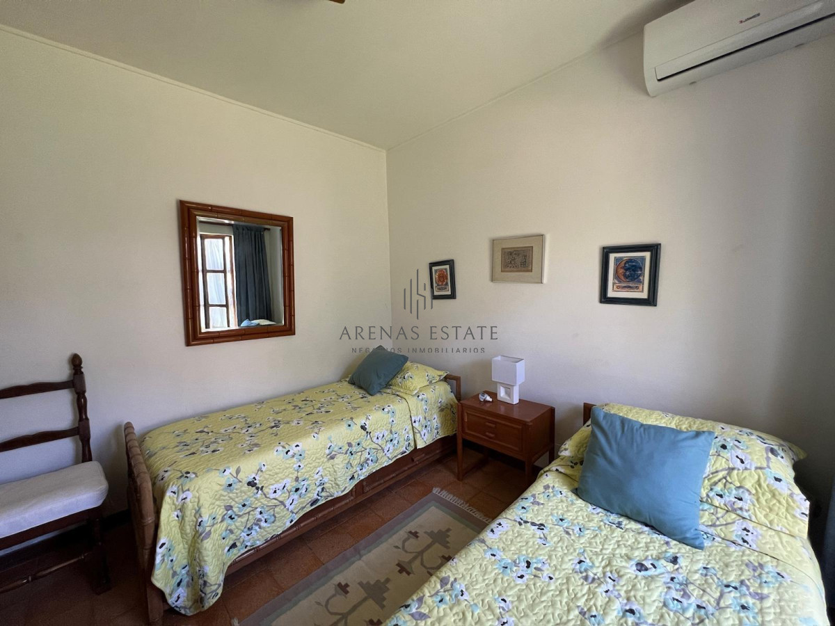 Casa ID.3260 - Vende casa de 3 dormitorios en Playa Brava, Punta del Este